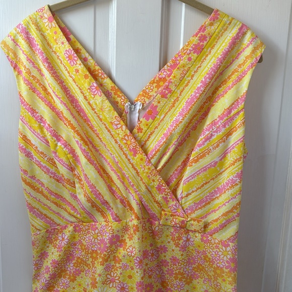 Lilly Pulitzer Dresses & Skirts - Lilly Pulitzer Vintage “The Lilly” Floral Print Dress